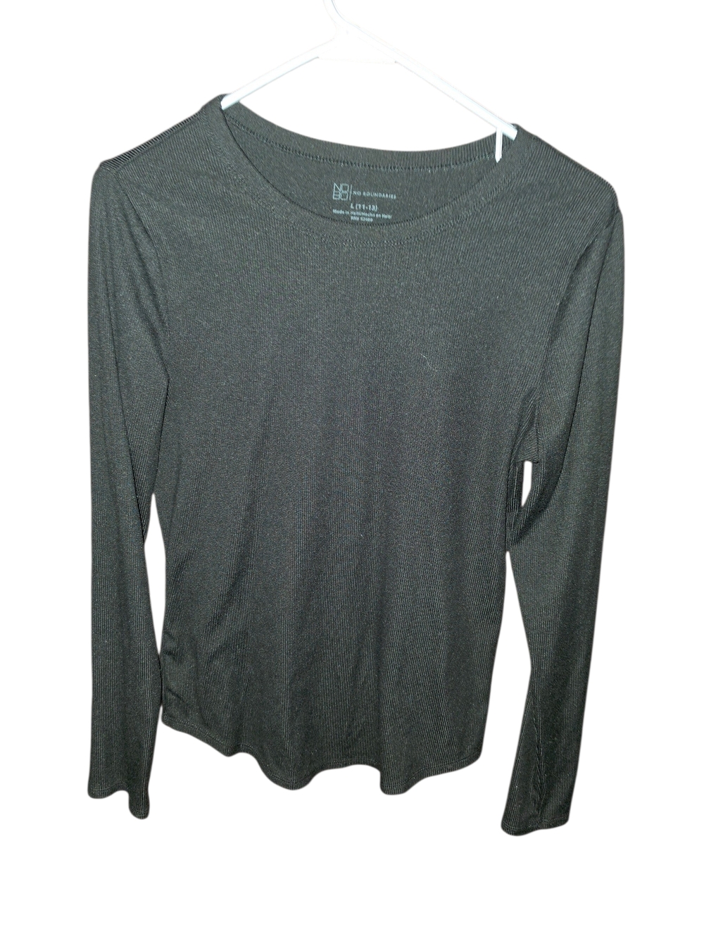 4/8/255. No Boundaries Womens Top(PRICE IS FIRM IF YOUR JUST BUYING THIS ITEM)